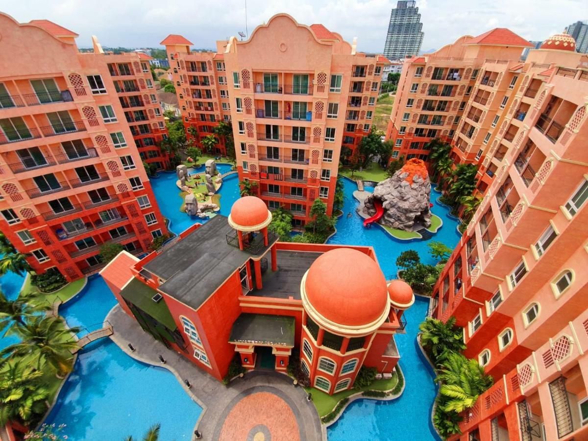Seven Seas Condo By Dmitrii ジョムティエンビーチ エクステリア 写真