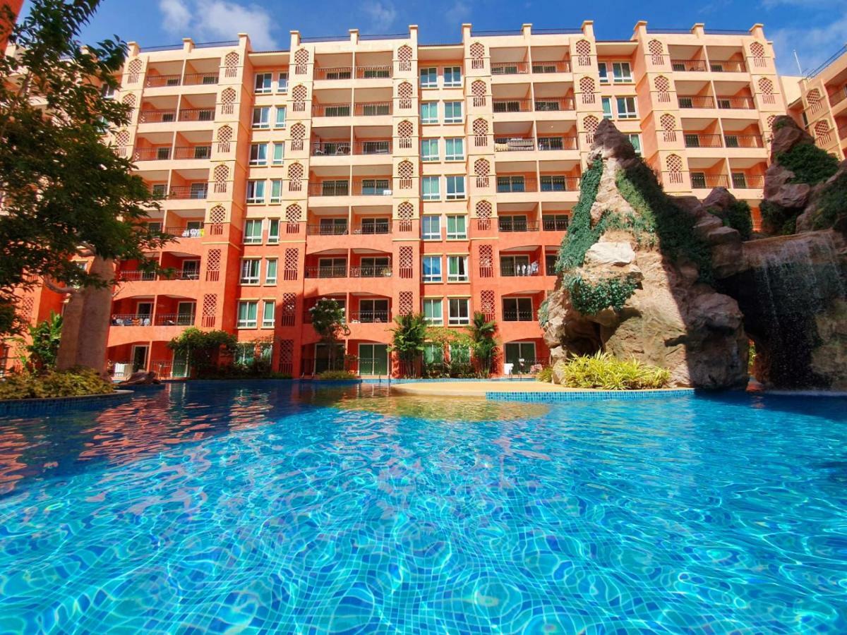 Seven Seas Condo By Dmitrii ジョムティエンビーチ エクステリア 写真